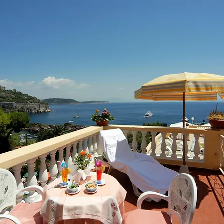 Giardino Delle Ninfe E La Fenice