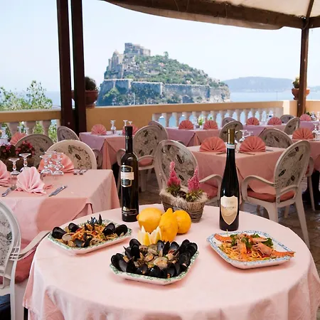 Giardino Delle Ninfe E La Fenice Ischia