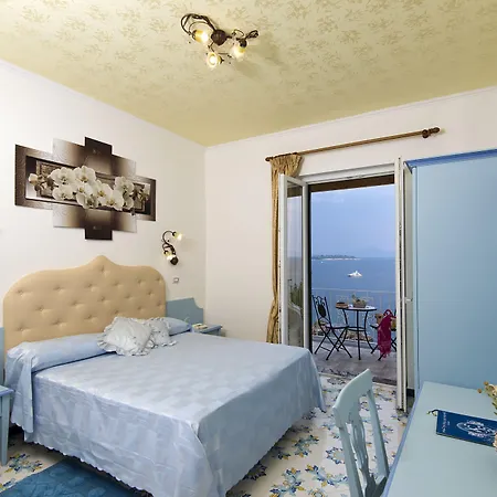 Giardino Delle Ninfe E La Fenice Hotel