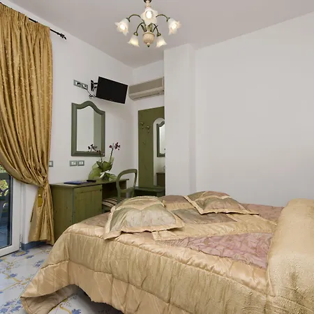 Giardino Delle Ninfe E La Fenice 3* ايسكيا