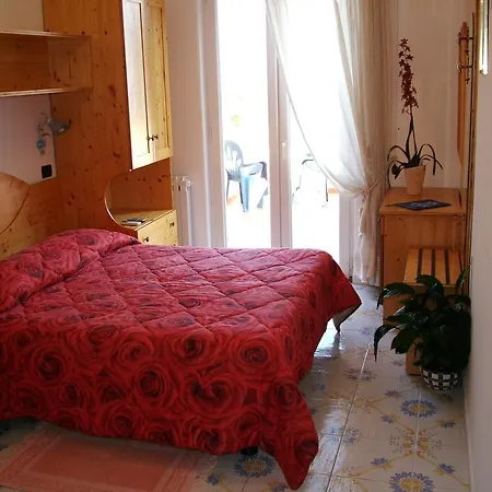 Giardino Delle Ninfe E La Fenice