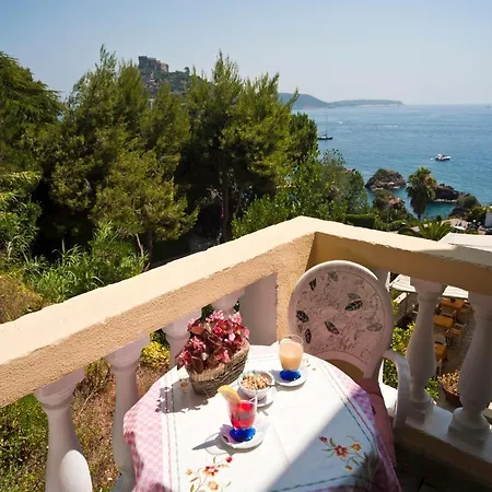 Giardino Delle Ninfe E La Fenice 3*