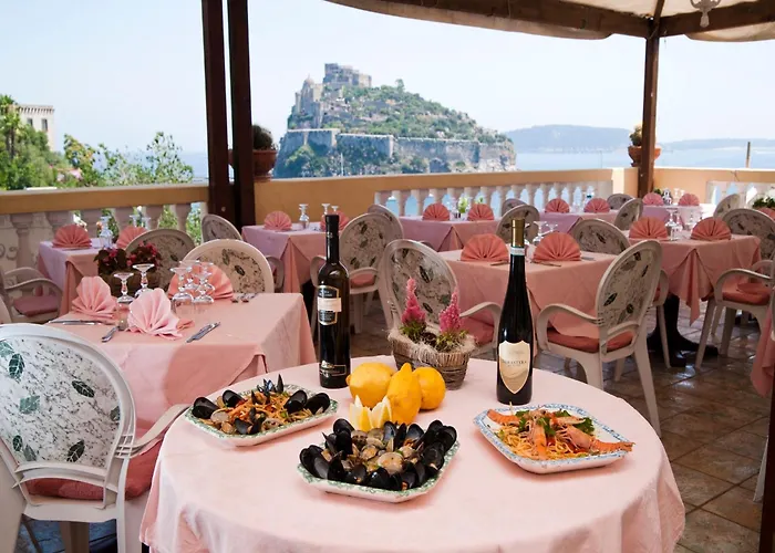 Giardino Delle Ninfe E La Fenice Ischia