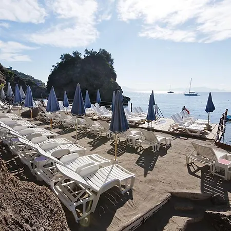 Giardino Delle Ninfe E La Fenice Ischia