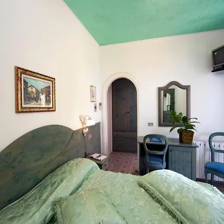 Giardino Delle Ninfe E La Fenice Hotel 3*