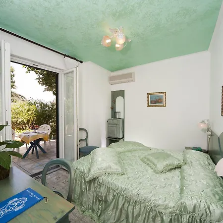 Giardino Delle Ninfe E La Fenice Ischia