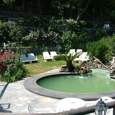 Giardino Delle Ninfe E La Fenice Ischia