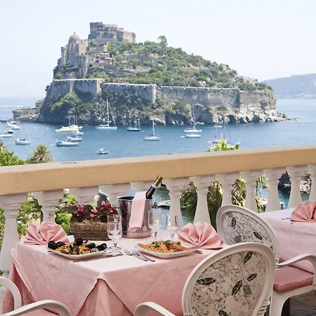 Giardino Delle Ninfe E La Fenice 호텔