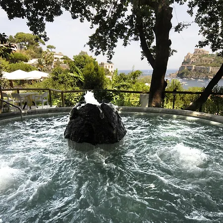 Giardino Delle Ninfe E La Fenice Ischia