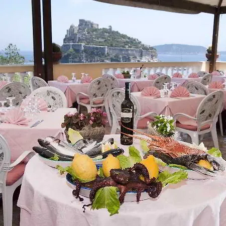 Giardino Delle Ninfe E La Fenice Ischia