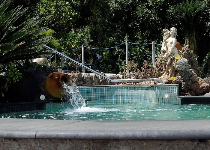 Giardino Delle Ninfe E La Fenice