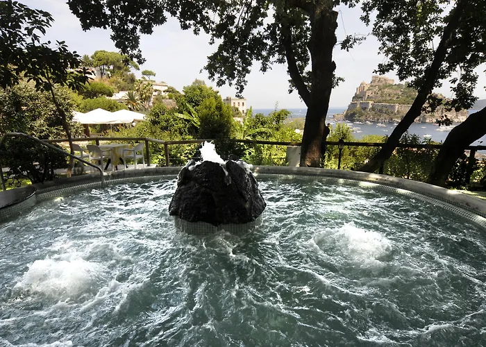 Giardino Delle Ninfe E La Fenice Isquia