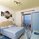Giardino Delle Ninfe E La Fenice 호텔