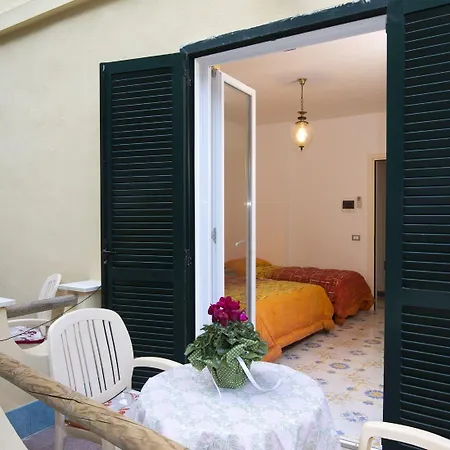 Giardino Delle Ninfe E La Fenice מלון 3*