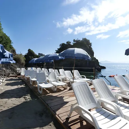 Giardino Delle Ninfe E La Fenice איסקיה