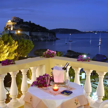 Giardino Delle Ninfe E La Fenice מלון 3*