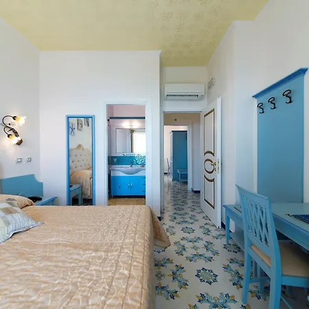 Giardino Delle Ninfe E La Fenice איסקיה