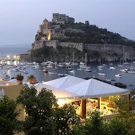 Giardino Delle Ninfe E La Fenice מלון 3*