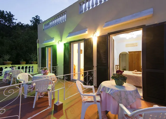 Giardino Delle Ninfe E La Fenice Ischia